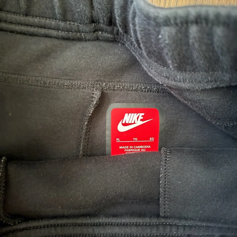 Boys Nike Tech - Black on Black